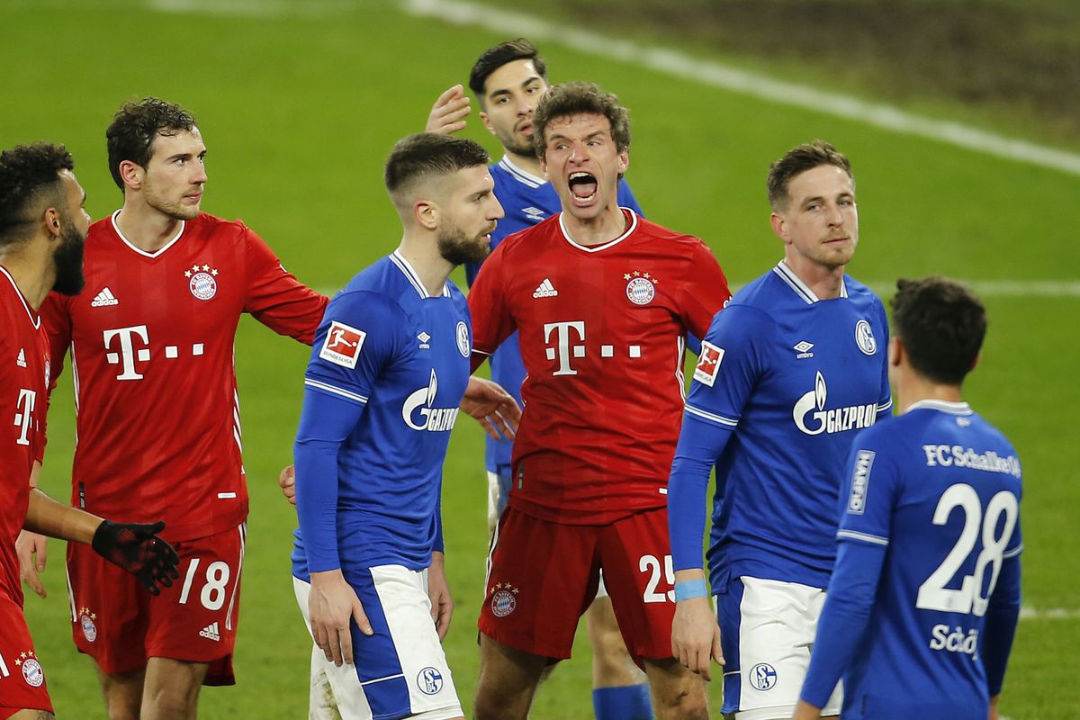 Almanya liginde lider Bayern Münih yoluna kayıpsız devam ediyor. Schalke 04'ı deplasmanda 4 -0 yenen Bavyera ekibi, en yakın takipçisi Leipzig ile puan farkını yediye çıkardı.