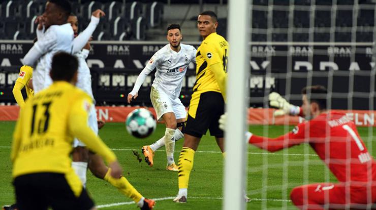 Bundesliga'da 18.haftanın açılış maçı gol düellosuna sahne oldu. Konuk ekip Dortmund adına Erling Haaland iki gole imza atmasına rağmen ev sahibi Borussia Mönchengladbach sahadan 4-2 galip ayrılmayı başardı.