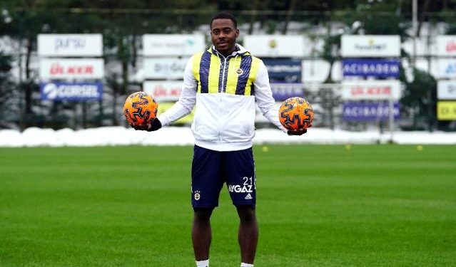 Bright Osayi-Samuel'den dikkat çeken Mesut Özil sözleri... "Takımda olması..." | Fenerbahçe